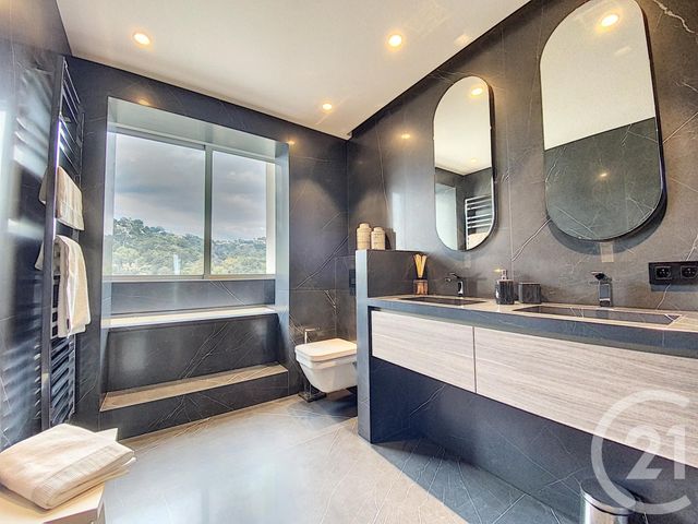 Appartement F5 à vendre - 5 pièces - 180.0 m2 - CANNES - 06 - PROVENCE-ALPES-COTE-D-AZUR - Century 21 Adhère Transactions Appartement F5 à vendre - 5 pièces - 180.0 m2 - CANNES - 06 - PROVENCE-ALPES-COTE-D-AZUR - Century 21 Adhère Transactions