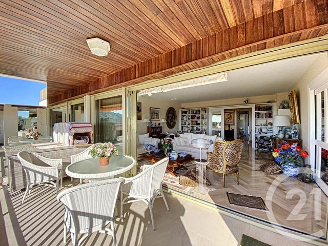 Appartement F3 à vendre - 3 pièces - 107.0 m2 - CANNES - 06 - PROVENCE-ALPES-COTE-D-AZUR - Century 21 Adhère Transactions Appartement F3 à vendre - 3 pièces - 107.0 m2 - CANNES - 06 - PROVENCE-ALPES-COTE-D-AZUR - Century 21 Adhère Transactions