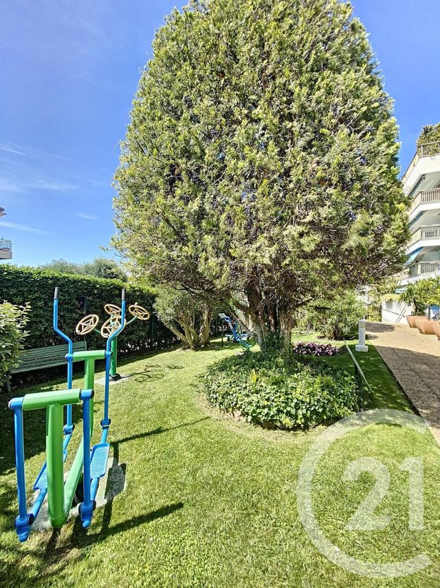 Appartement F3 à vendre - 3 pièces - 82.7 m2 - CANNES - 06 - PROVENCE-ALPES-COTE-D-AZUR - Century 21 Adhère Transactions Appartement F3 à vendre - 3 pièces - 82.7 m2 - CANNES - 06 - PROVENCE-ALPES-COTE-D-AZUR - Century 21 Adhère Transactions