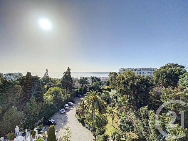 Afficher la photo en grand Appartement F3 à louer - 4 pièces - 136.91 m2 - CANNES - 06 - PROVENCE-ALPES-COTE-D-AZUR - Century 21 Adhère Transactions
