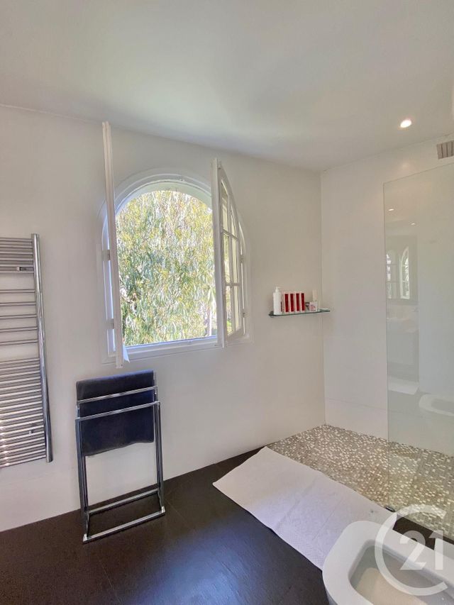 Afficher la photo en grand Appartement F3 à louer - 4 pièces - 136.91 m2 - CANNES - 06 - PROVENCE-ALPES-COTE-D-AZUR - Century 21 Adhère Transactions