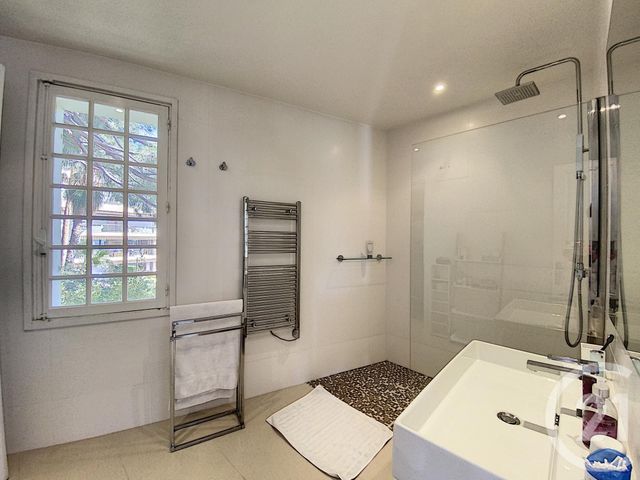 Afficher la photo en grand Appartement F3 à louer - 4 pièces - 136.91 m2 - CANNES - 06 - PROVENCE-ALPES-COTE-D-AZUR - Century 21 Adhère Transactions