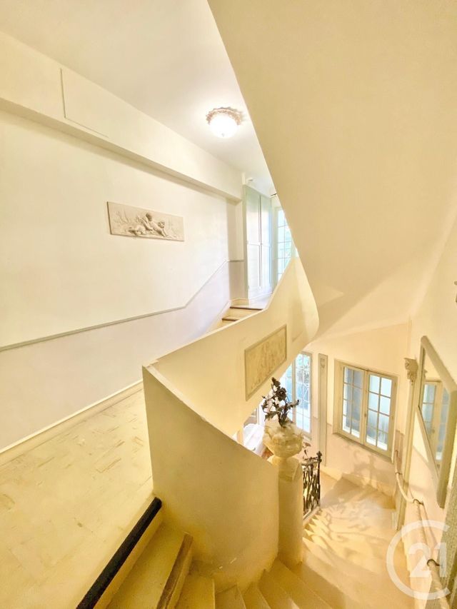 Afficher la photo en grand Appartement F3 à louer - 4 pièces - 136.91 m2 - CANNES - 06 - PROVENCE-ALPES-COTE-D-AZUR - Century 21 Adhère Transactions