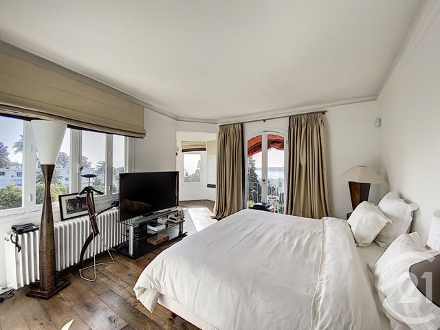 Afficher la photo en grand Appartement F3 à louer - 4 pièces - 136.91 m2 - CANNES - 06 - PROVENCE-ALPES-COTE-D-AZUR - Century 21 Adhère Transactions