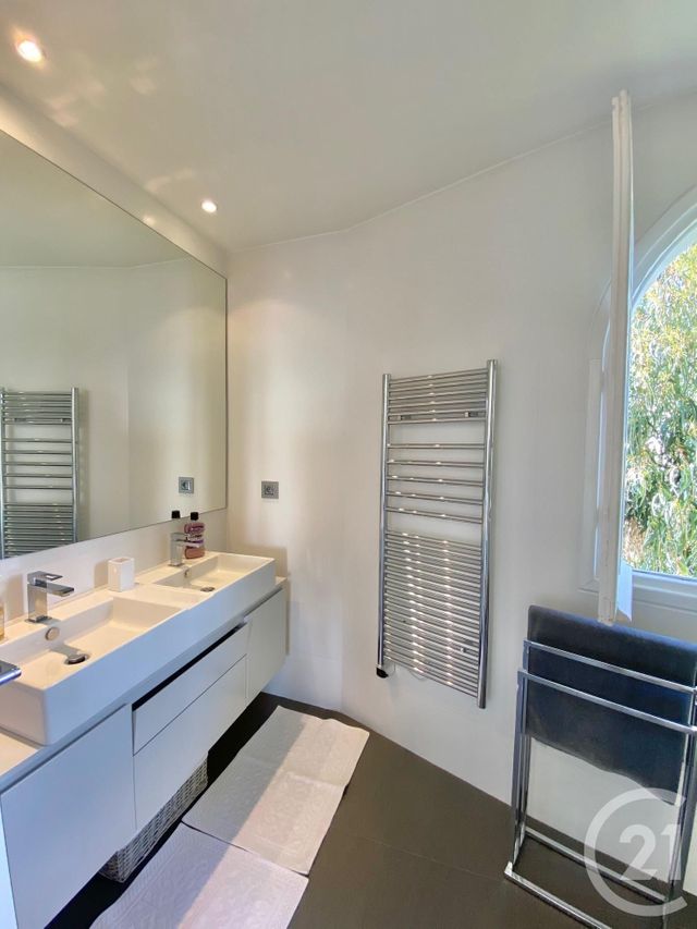Afficher la photo en grand Appartement F3 à louer - 4 pièces - 136.91 m2 - CANNES - 06 - PROVENCE-ALPES-COTE-D-AZUR - Century 21 Adhère Transactions