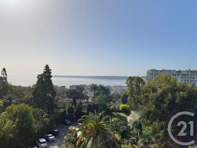 Afficher la photo en grand Appartement F3 à louer - 4 pièces - 136.91 m2 - CANNES - 06 - PROVENCE-ALPES-COTE-D-AZUR - Century 21 Adhère Transactions