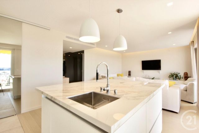 Afficher la photo en grand Appartement F3 à vendre - 3 pièces - 86.01 m2 - CANNES - 06 - PROVENCE-ALPES-COTE-D-AZUR - Century 21 Adhère Transactions