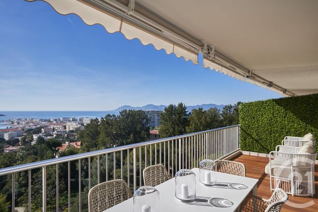Afficher la photo en grand Appartement F4 à vendre - 4 pièces - 105.0 m2 - CANNES - 06 - PROVENCE-ALPES-COTE-D-AZUR - Century 21 Adhère Transactions