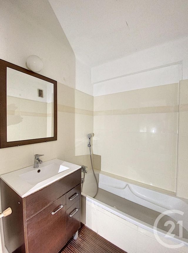 Afficher la photo en grand Appartement F3 à louer - 3 pièces - 54.52 m2 - GRASSE - 06 - PROVENCE-ALPES-COTE-D-AZUR - Century 21 Adhère Transactions