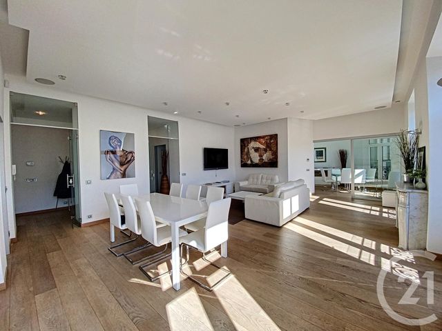 Afficher la photo en grand Appartement F4 à vendre - 5 pièces - 141.0 m2 - CANNES - 06 - PROVENCE-ALPES-COTE-D-AZUR - Century 21 Adhère Transactions