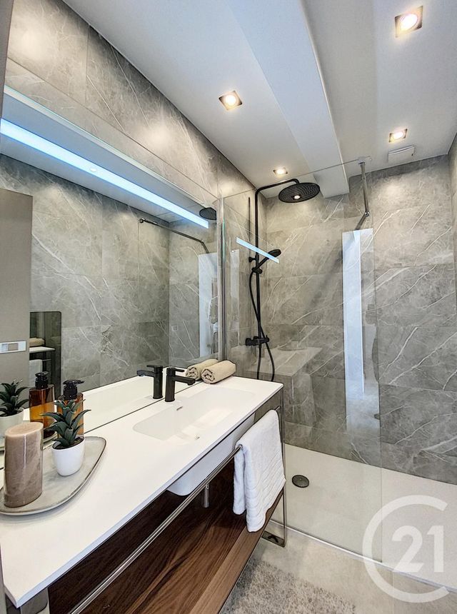 appartement à vendre - 4 pièces - 100.0 m2 - CANNES - 06 - PROVENCE-ALPES-COTE-D-AZUR - Century 21 Adhère Transactions appartement à vendre - 4 pièces - 100.0 m2 - CANNES - 06 - PROVENCE-ALPES-COTE-D-AZUR - Century 21 Adhère Transactions