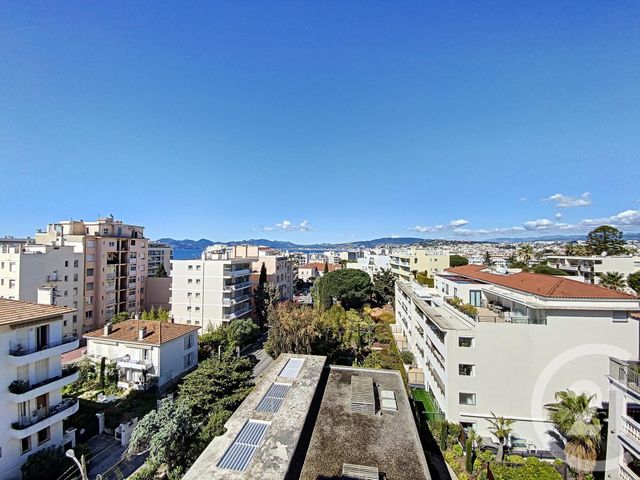 Afficher la photo en grand Appartement F2 à louer - 2 pièces - 50.8 m2 - CANNES - 06 - PROVENCE-ALPES-COTE-D-AZUR - Century 21 Adhère Transactions