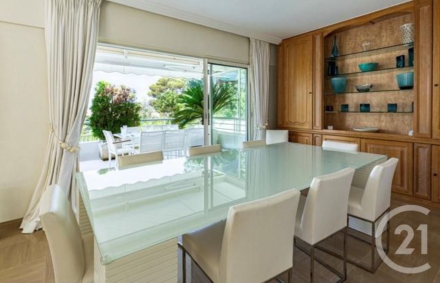 Appartement F5 à vendre - 5 pièces - 198.48 m2 - CANNES - 06 - PROVENCE-ALPES-COTE-D-AZUR - Century 21 Adhère Transactions Appartement F5 à vendre - 5 pièces - 198.48 m2 - CANNES - 06 - PROVENCE-ALPES-COTE-D-AZUR - Century 21 Adhère Transactions
