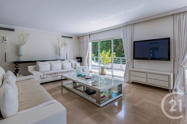 Appartement F5 à vendre - 5 pièces - 198.48 m2 - CANNES - 06 - PROVENCE-ALPES-COTE-D-AZUR - Century 21 Adhère Transactions Appartement F5 à vendre - 5 pièces - 198.48 m2 - CANNES - 06 - PROVENCE-ALPES-COTE-D-AZUR - Century 21 Adhère Transactions