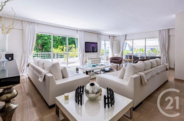 Appartement F5 à vendre - 5 pièces - 198.48 m2 - CANNES - 06 - PROVENCE-ALPES-COTE-D-AZUR - Century 21 Adhère Transactions Appartement F5 à vendre - 5 pièces - 198.48 m2 - CANNES - 06 - PROVENCE-ALPES-COTE-D-AZUR - Century 21 Adhère Transactions