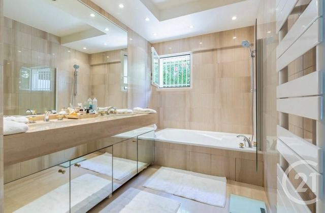 Appartement F5 à vendre - 5 pièces - 198.48 m2 - CANNES - 06 - PROVENCE-ALPES-COTE-D-AZUR - Century 21 Adhère Transactions Appartement F5 à vendre - 5 pièces - 198.48 m2 - CANNES - 06 - PROVENCE-ALPES-COTE-D-AZUR - Century 21 Adhère Transactions