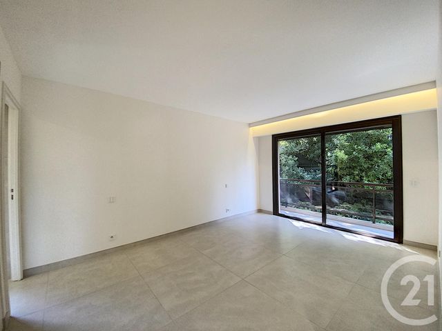 Appartement F3 à vendre - 3 pièces - 111.0 m2 - CANNES - 06 - PROVENCE-ALPES-COTE-D-AZUR - Century 21 Adhère Transactions Appartement F3 à vendre - 3 pièces - 111.0 m2 - CANNES - 06 - PROVENCE-ALPES-COTE-D-AZUR - Century 21 Adhère Transactions