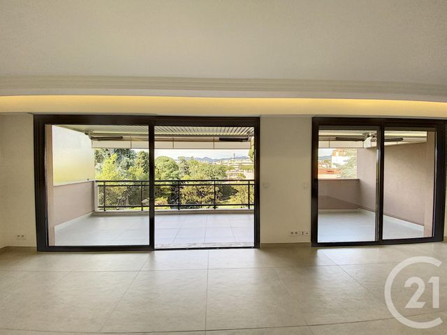 Appartement F3 à vendre - 3 pièces - 111.0 m2 - CANNES - 06 - PROVENCE-ALPES-COTE-D-AZUR - Century 21 Adhère Transactions Appartement F3 à vendre - 3 pièces - 111.0 m2 - CANNES - 06 - PROVENCE-ALPES-COTE-D-AZUR - Century 21 Adhère Transactions