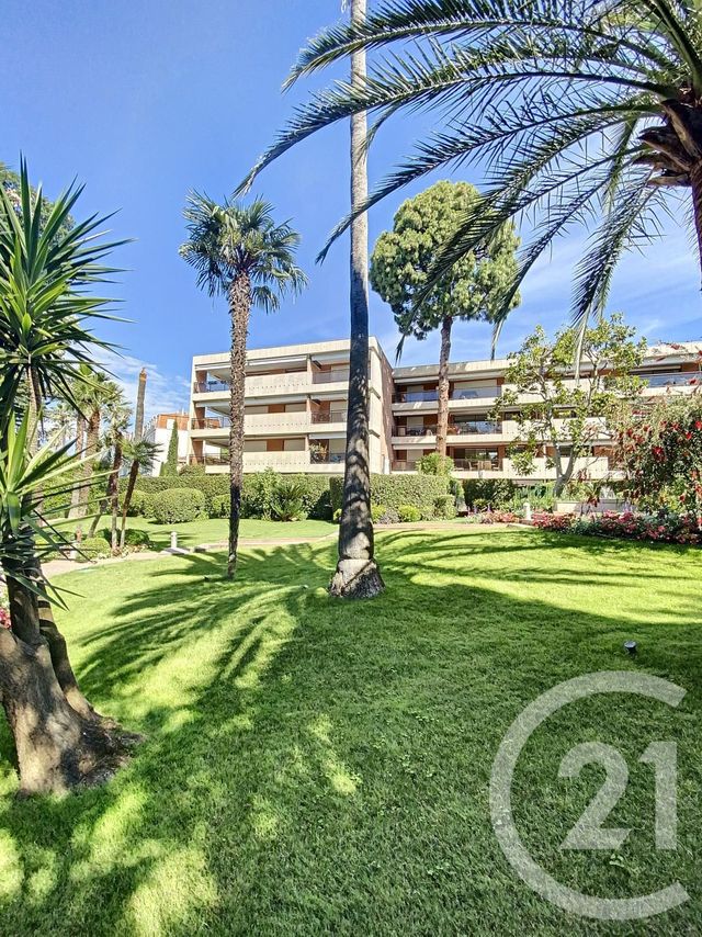 Appartement F3 à vendre - 3 pièces - 111.0 m2 - CANNES - 06 - PROVENCE-ALPES-COTE-D-AZUR - Century 21 Adhère Transactions Appartement F3 à vendre - 3 pièces - 111.0 m2 - CANNES - 06 - PROVENCE-ALPES-COTE-D-AZUR - Century 21 Adhère Transactions