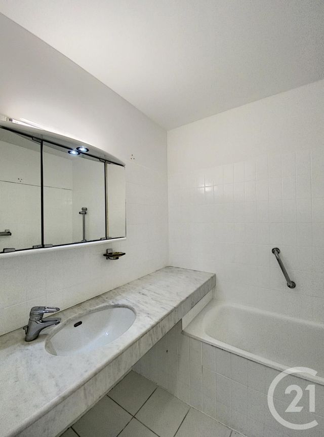 Afficher la photo en grand Appartement F2 à vendre - 2 pièces - 49.9 m2 - CANNES - 06 - PROVENCE-ALPES-COTE-D-AZUR - Century 21 Adhère Transactions