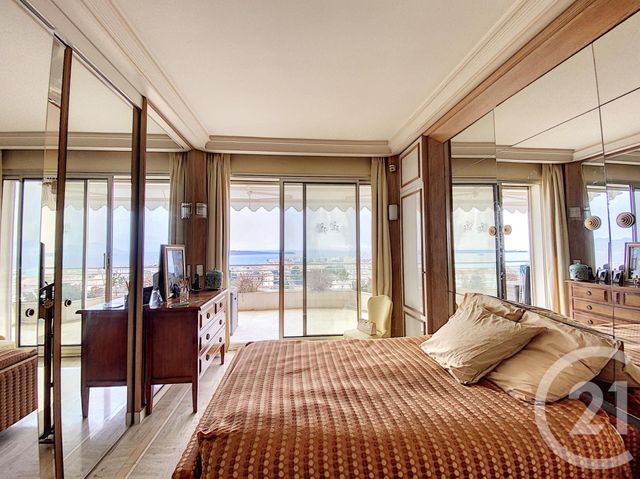 Afficher la photo en grand Appartement F4 à vendre - 4 pièces - 132.0 m2 - CANNES - 06 - PROVENCE-ALPES-COTE-D-AZUR - Century 21 Adhère Transactions