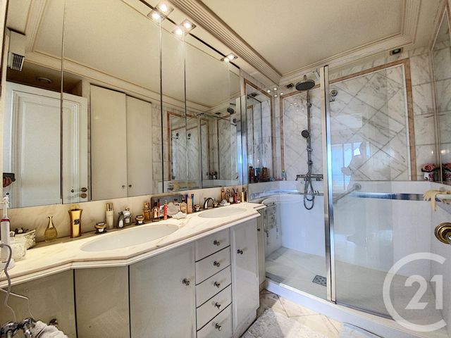 Afficher la photo en grand Appartement F4 à vendre - 4 pièces - 132.0 m2 - CANNES - 06 - PROVENCE-ALPES-COTE-D-AZUR - Century 21 Adhère Transactions