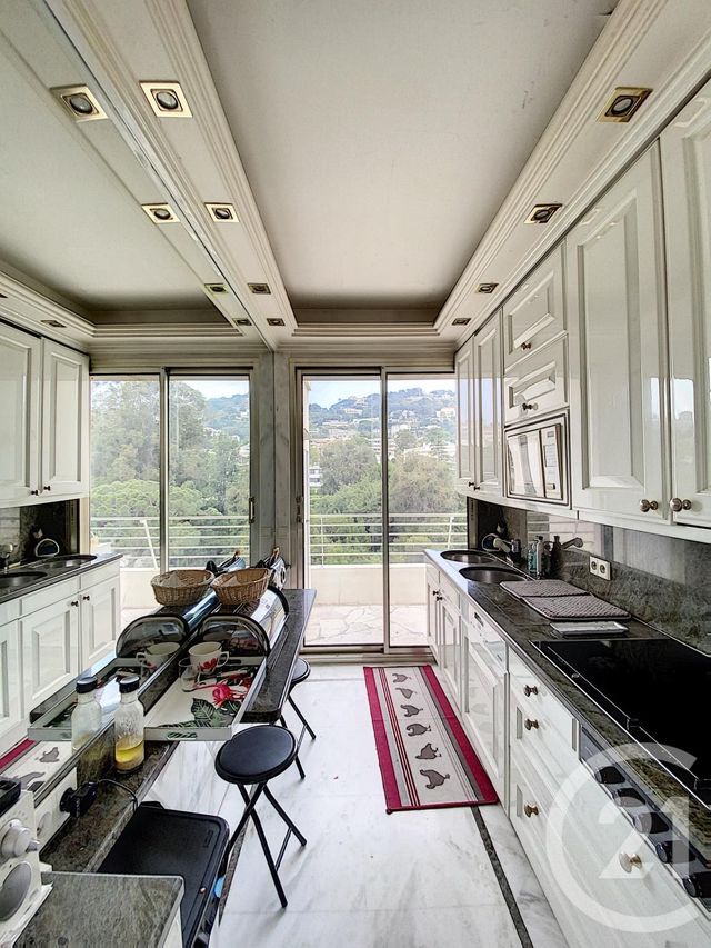 Afficher la photo en grand Appartement F4 à vendre - 4 pièces - 132.0 m2 - CANNES - 06 - PROVENCE-ALPES-COTE-D-AZUR - Century 21 Adhère Transactions