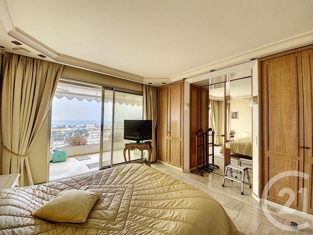 Afficher la photo en grand Appartement F4 à vendre - 4 pièces - 132.0 m2 - CANNES - 06 - PROVENCE-ALPES-COTE-D-AZUR - Century 21 Adhère Transactions