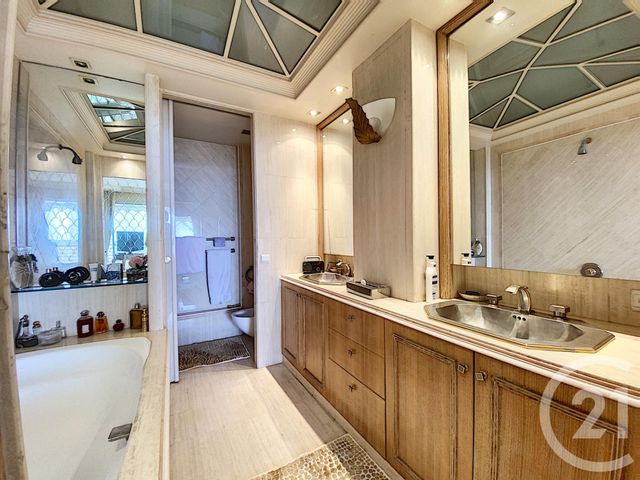 Afficher la photo en grand Appartement F4 à vendre - 4 pièces - 132.0 m2 - CANNES - 06 - PROVENCE-ALPES-COTE-D-AZUR - Century 21 Adhère Transactions