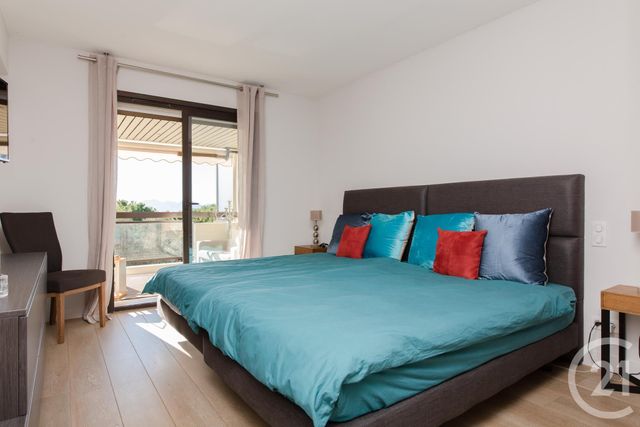 Afficher la photo en grand Appartement F4 à vendre - 4 pièces - 102.0 m2 - CANNES - 06 - PROVENCE-ALPES-COTE-D-AZUR - Century 21 Adhère Transactions