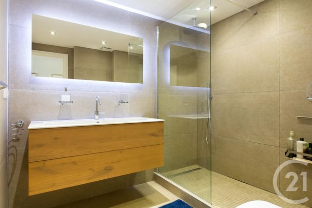Afficher la photo en grand Appartement F4 à vendre - 4 pièces - 102.0 m2 - CANNES - 06 - PROVENCE-ALPES-COTE-D-AZUR - Century 21 Adhère Transactions