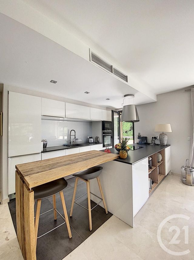 Afficher la photo en grand Appartement F4 à vendre - 4 pièces - 102.0 m2 - CANNES - 06 - PROVENCE-ALPES-COTE-D-AZUR - Century 21 Adhère Transactions