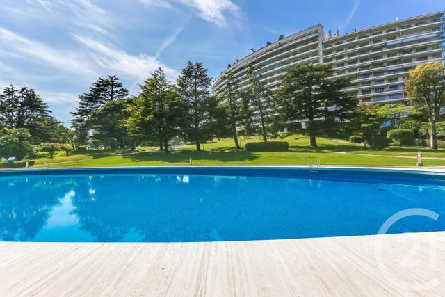 Afficher la photo en grand Appartement F4 à vendre - 4 pièces - 115.0 m2 - CANNES - 06 - PROVENCE-ALPES-COTE-D-AZUR - Century 21 Adhère Transactions