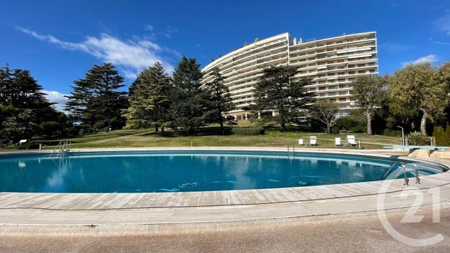 Afficher la photo en grand Appartement F3 à vendre - 3 pièces - 70.0 m2 - CANNES - 06 - PROVENCE-ALPES-COTE-D-AZUR - Century 21 Adhère Transactions