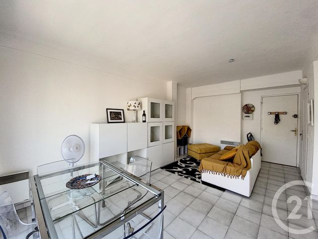 Afficher la photo en grand Appartement F1 à louer - 1 pièce - 29.0 m2 - CANNES - 06 - PROVENCE-ALPES-COTE-D-AZUR - Century 21 Adhère Transactions