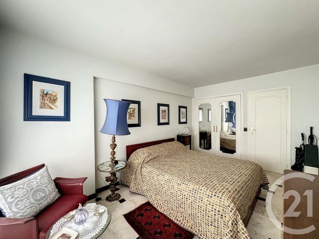 Afficher la photo en grand Appartement F2 à vendre - 2 pièces - 70.06 m2 - CANNES - 06 - PROVENCE-ALPES-COTE-D-AZUR - Century 21 Adhère Transactions