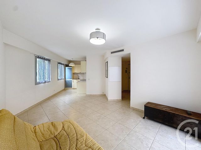 Afficher la photo en grand Appartement F2 à vendre - 2 pièces - 45.74 m2 - JUAN LES PINS - 06 - PROVENCE-ALPES-COTE-D-AZUR - Century 21 Adhère Transactions