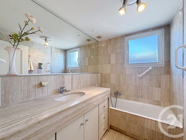 Appartement F3 à vendre - 3 pièces - 66.03 m2 - CANNES - 06 - PROVENCE-ALPES-COTE-D-AZUR - Century 21 Adhère Transactions