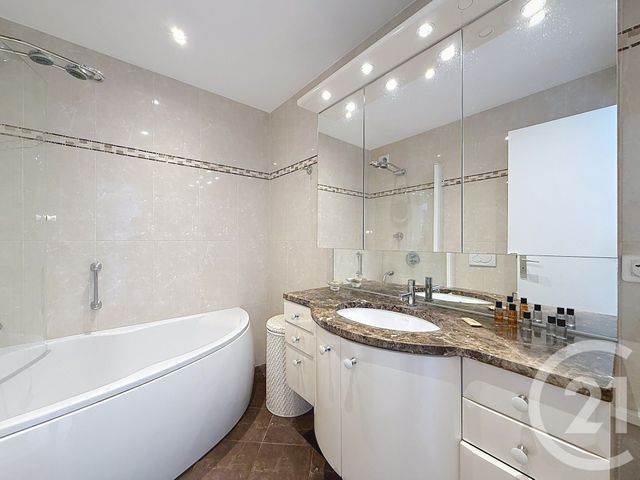 Appartement F3 à louer - 3 pièces - 83.0 m2 - CANNES - 06 - PROVENCE-ALPES-COTE-D-AZUR - Century 21 Adhère Transactions