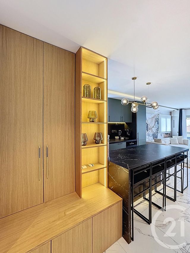 Afficher la photo en grand Appartement F3 à vendre - 3 pièces - 65.84 m2 - CANNES - 06 - PROVENCE-ALPES-COTE-D-AZUR - Century 21 Adhère Transactions