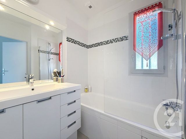 maison à louer - 4 pièces - 84.74 m2 - LA ROQUETTE SUR SIAGNE - 06 - PROVENCE-ALPES-COTE-D-AZUR - Century 21 Adhère Transactions