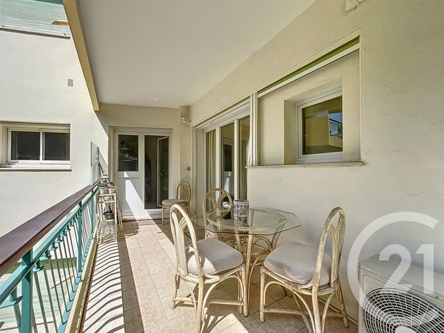 Afficher la photo en grand Appartement F1 à louer - 1 pièce - 35.58 m2 - CANNES - 06 - PROVENCE-ALPES-COTE-D-AZUR - Century 21 Adhère Transactions