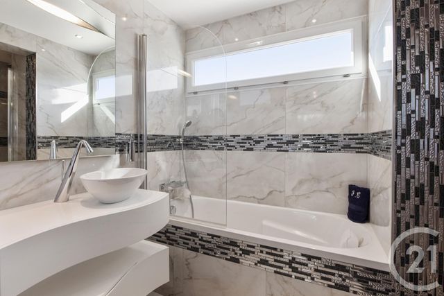 Appartement F3 à vendre - 3 pièces - 82.0 m2 - CANNES - 06 - PROVENCE-ALPES-COTE-D-AZUR - Century 21 Adhère Transactions