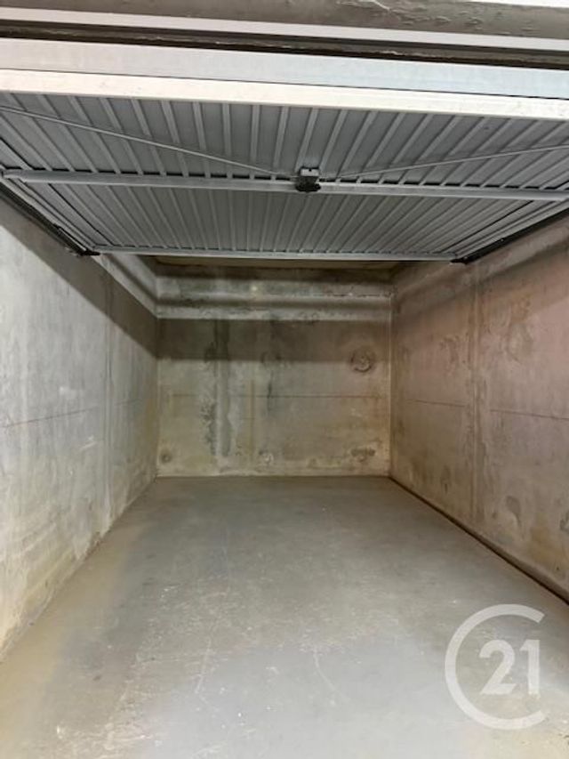 parking à louer - 15.0 m2 - MANDELIEU LA NAPOULE - 06 - PROVENCE-ALPES-COTE-D-AZUR - Century 21 Adhère Transactions