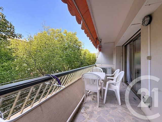 Afficher la photo en grand Appartement F2 à louer - 2 pièces - 31.0 m2 - CANNES - 06 - PROVENCE-ALPES-COTE-D-AZUR - Century 21 Adhère Transactions