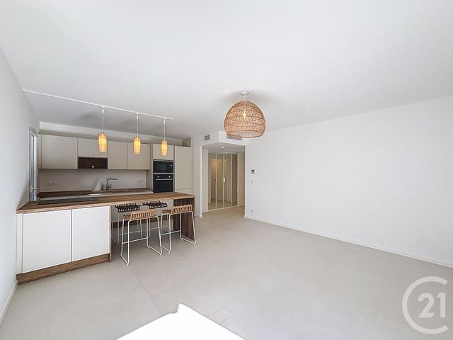 Afficher la photo en grand Appartement F2 à vendre - 2 pièces - 50.0 m2 - CANNES - 06 - PROVENCE-ALPES-COTE-D-AZUR - Century 21 Adhère Transactions