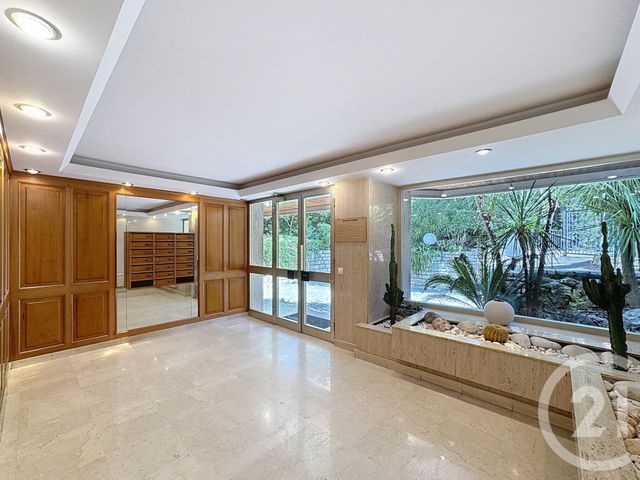 Afficher la photo en grand Appartement F2 à vendre - 2 pièces - 50.0 m2 - CANNES - 06 - PROVENCE-ALPES-COTE-D-AZUR - Century 21 Adhère Transactions