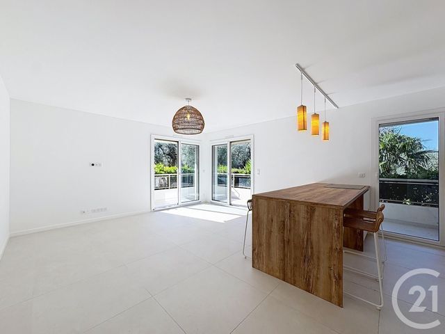 Afficher la photo en grand Appartement F2 à vendre - 2 pièces - 50.0 m2 - CANNES - 06 - PROVENCE-ALPES-COTE-D-AZUR - Century 21 Adhère Transactions