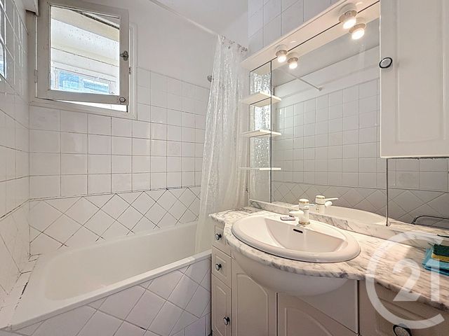 Appartement F2 à louer - 2 pièces - 44.0 m2 - VENCE - 06 - PROVENCE-ALPES-COTE-D-AZUR - Century 21 Adhère Transactions