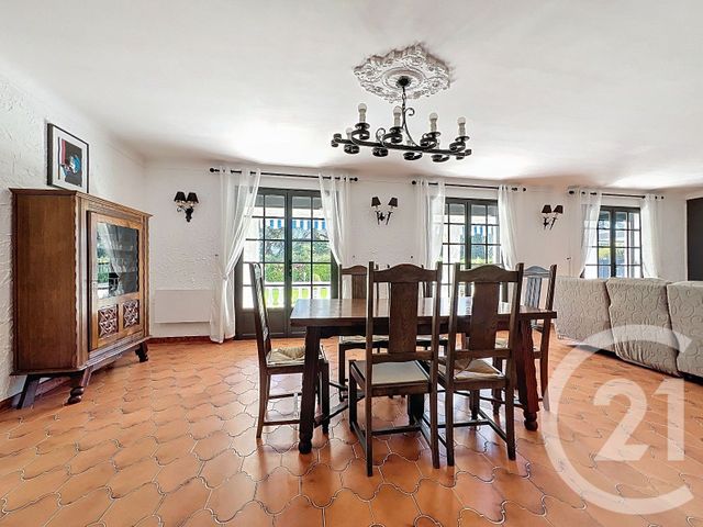 maison à louer - 4 pièces - 149.67 m2 - MOUGINS - 06 - PROVENCE-ALPES-COTE-D-AZUR - Century 21 Adhère Transactions